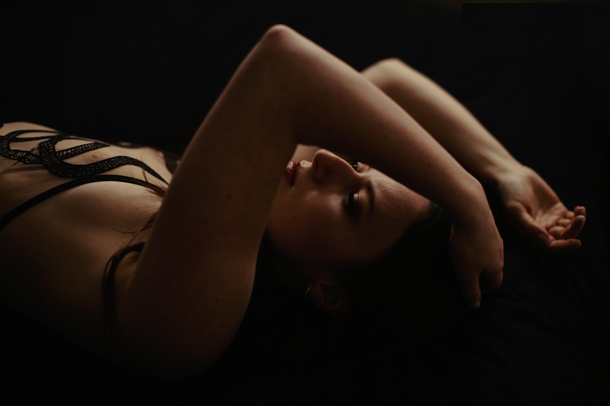 https://danakae.com/wp-content/uploads/2020/02/21-16950-post/Dana-Kae-Photography-Boudoir-Seattle-Emily-005.jpg